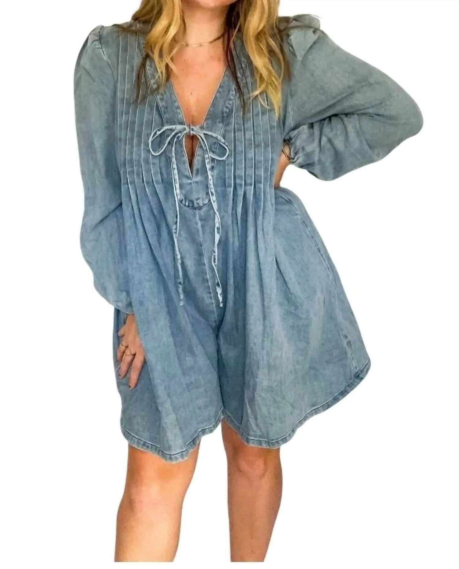 Addison Pleated Front Tie Romper In Medium Wash