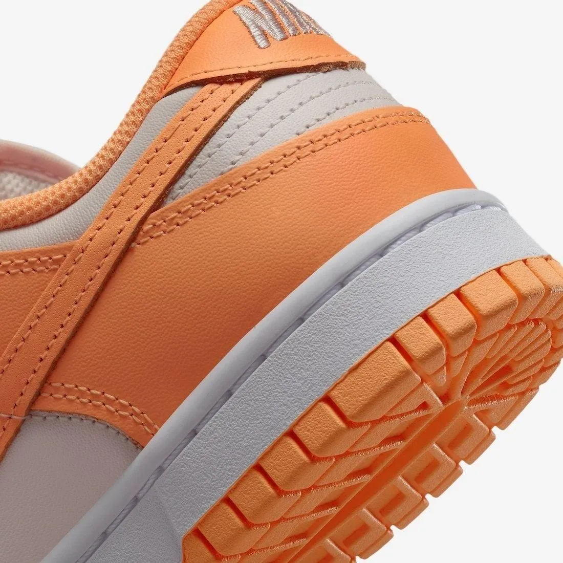 Nike	Sneakers Nike Dunk Low Peach Cream (W)