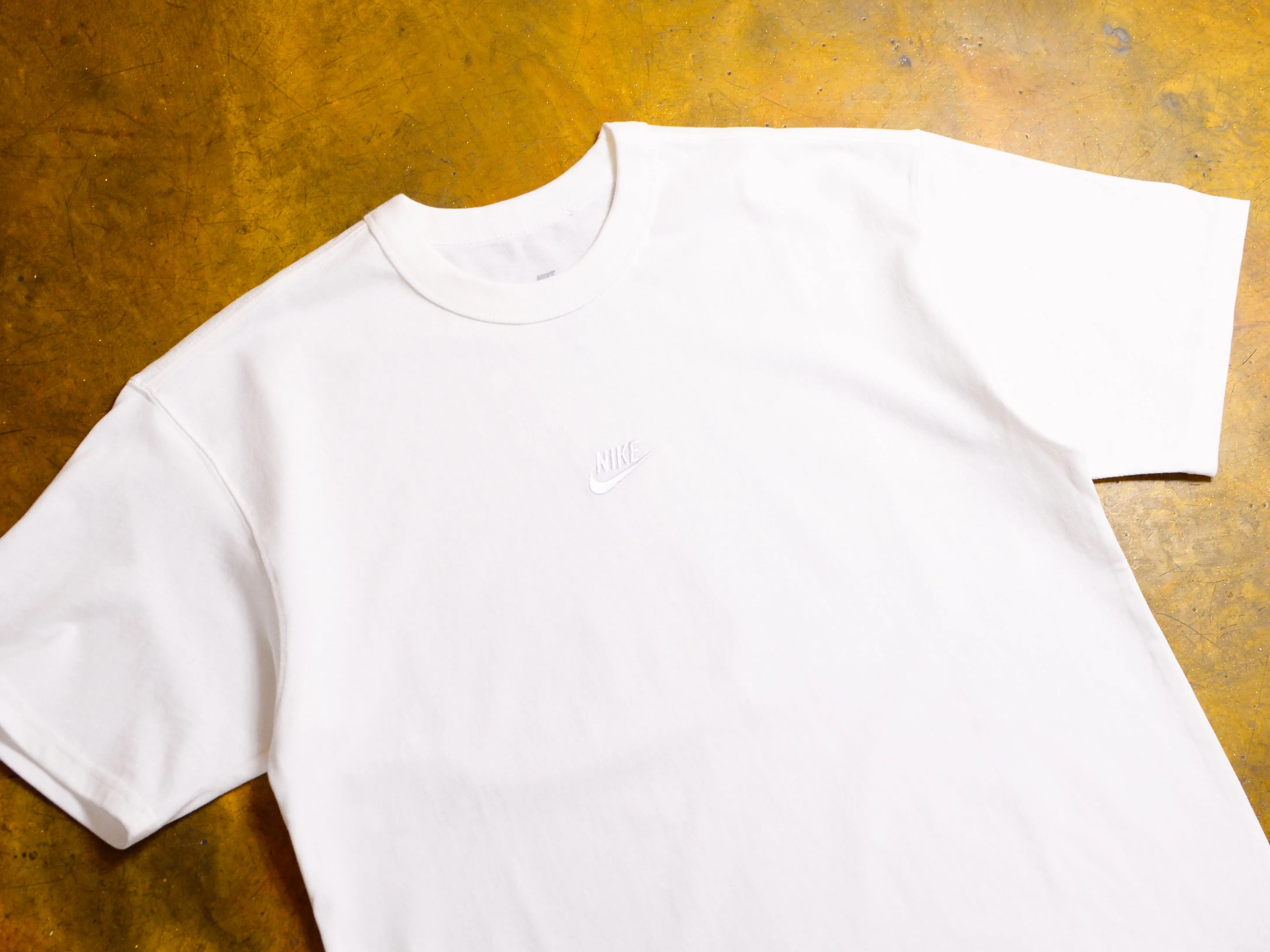 Nike Sportswear Premium Essential Tonal T-Shirt - White
